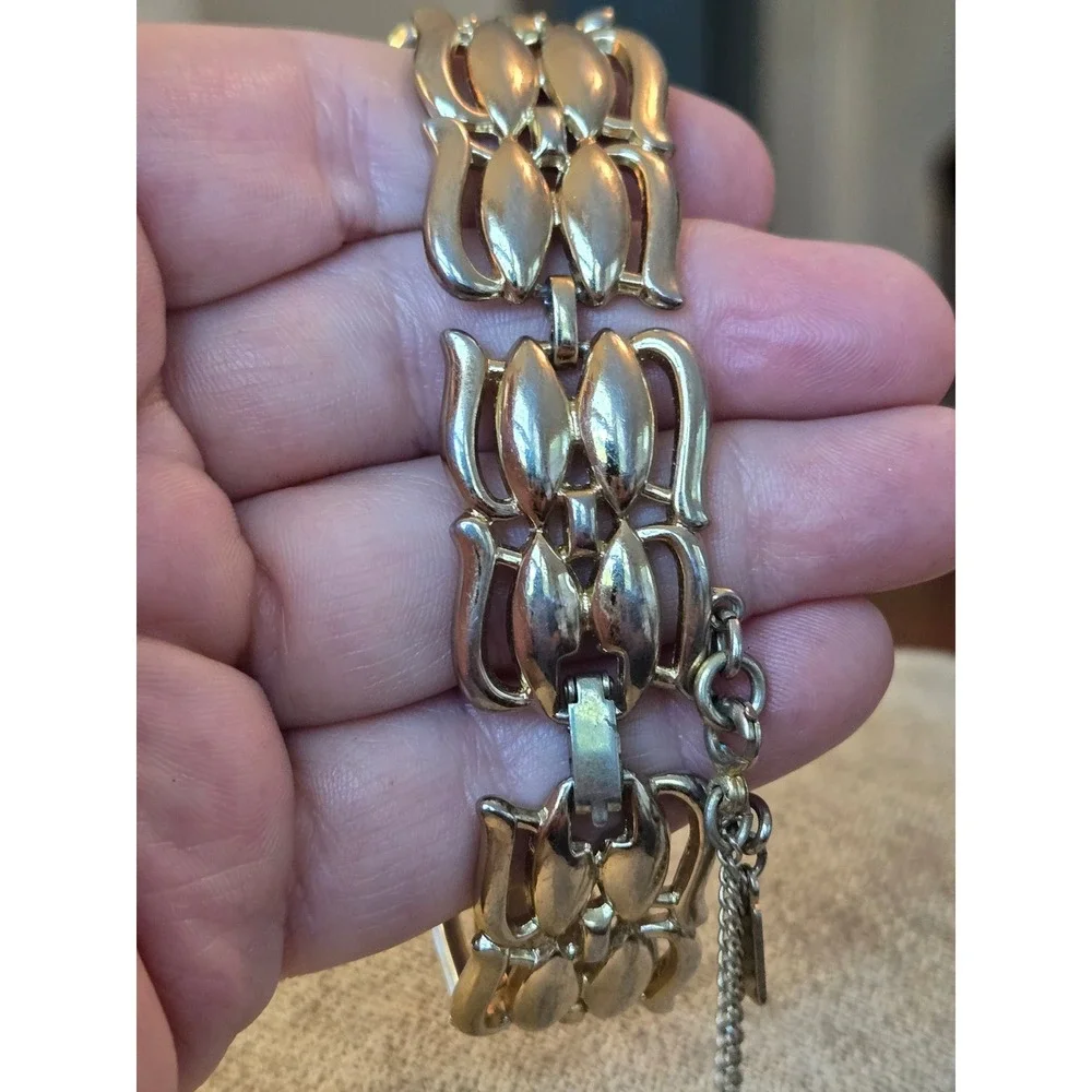 Monet Goldtone Bracelet Safety Chain Vintage 7in